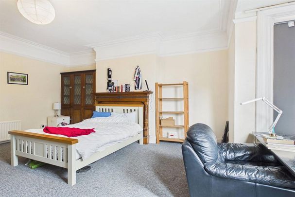4 bedroom property to rent - Photo 1