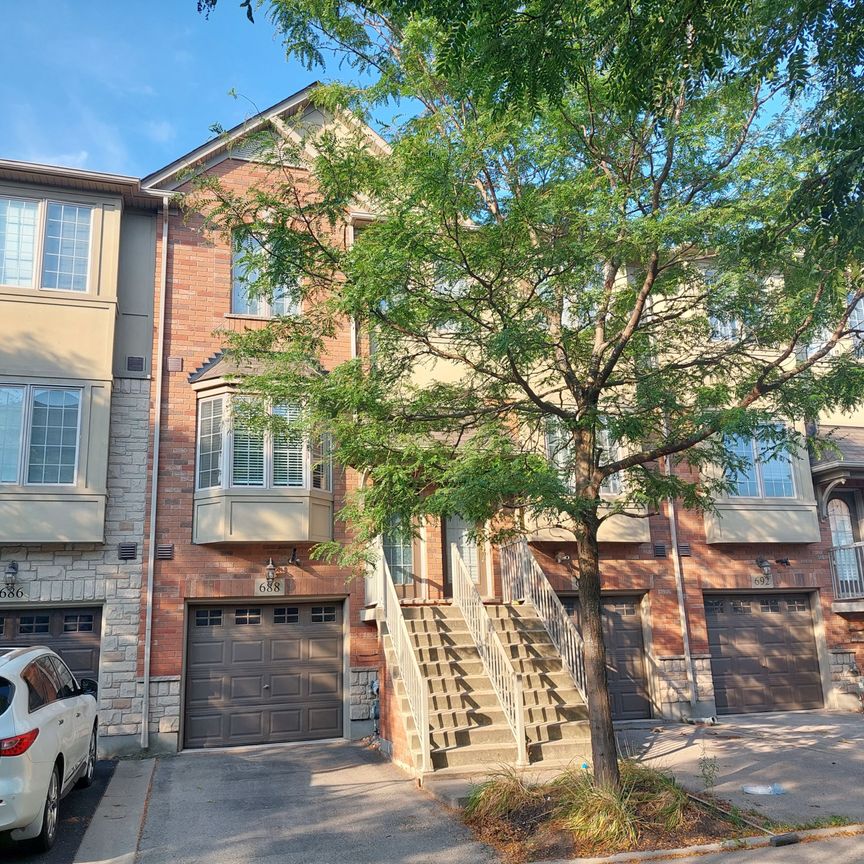 For Lease - 688 ROWLEY Common, Burlington, Ontario - Photo 1