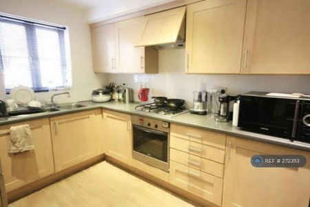 1 bedroom in a house share to rent - Photo 2