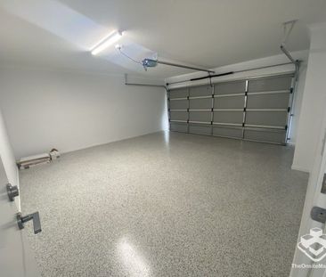 Modern Family Home - Photo 2