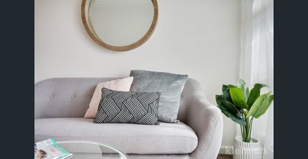 Cute as a Button. - Photo 5