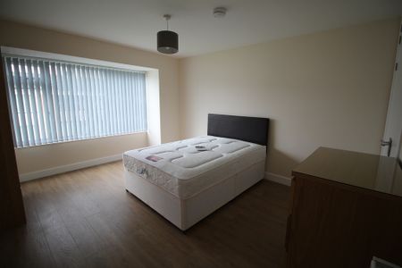 4 Bed Student Accommodation - Photo 2