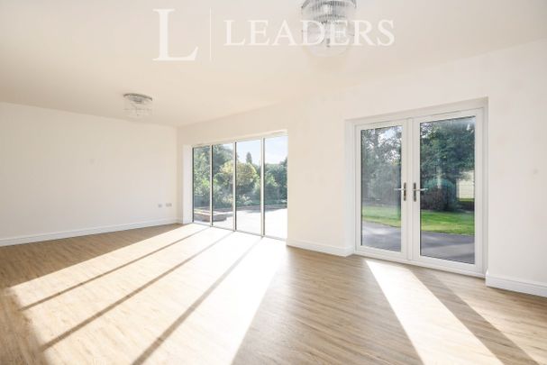 4 bedroom bungalow to rent Twin Oaks Drive, Sutton-in-Ashfield, NG17 - Photo 1