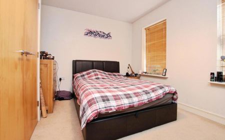 Located on the popular development Champs Sur Marne in Bradley Stoke is this two double bedroom apartment available for a November move in. - Photo 3