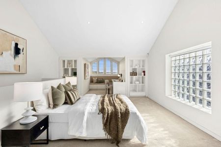 Immaculate Townhouse with Harbour Views and Private Outdoor Spaces - Photo 5