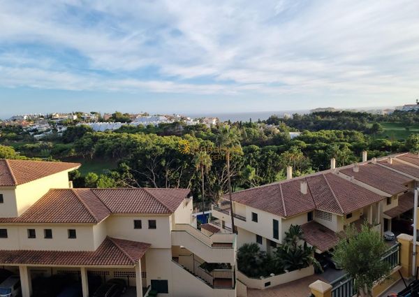 LONG SEASON. BEAUTIFUL APARTMENT FOR RENT IN BENALMADENA IS NOW FOR RENT.