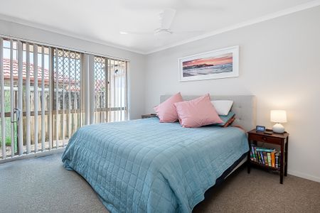 FAMILY HOME WITH POOL IN CENTRAL ROBINA - Photo 3