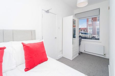 3 bedroom flat to rent - Photo 5
