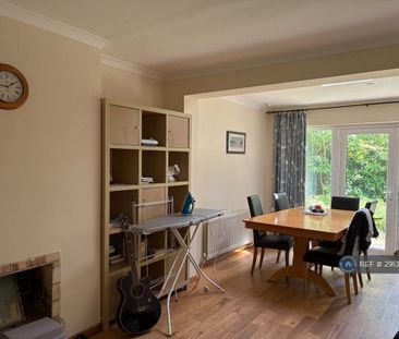 1 bedroom in a house share to rent - Photo 2