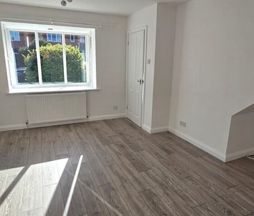 3 bedroom semi-detached to let - Photo 2
