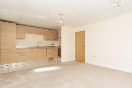 2 bedroom flat to rent - Photo 4