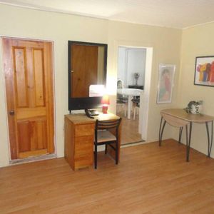 CHAMBRE À LOUER À SAINT-AGATHE-DES-MONTS,PRÈS DE TOUT LES SERVICES. - Photo 2