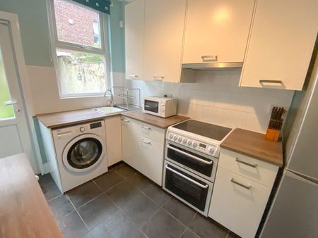 3 bedroom terraced house to rent - Photo 5