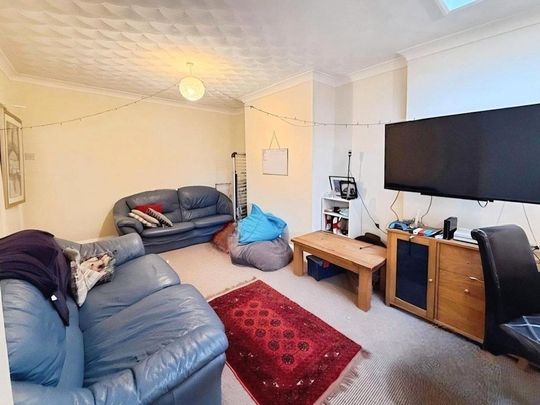 5 bedroom semi-detached house to rent - Photo 1