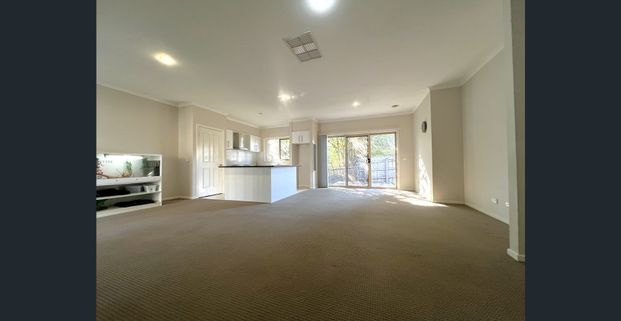 3 Bedroom Unit in Prime Location - Photo 1
