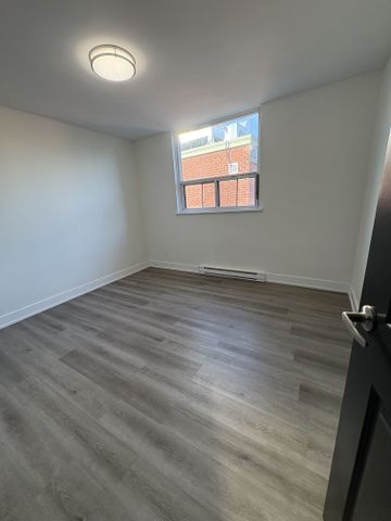 1 bedroom 1 bathroom unit available in bolton - Photo 2