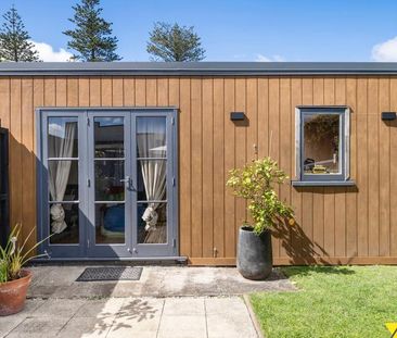 Versatile Living in the Heart of Onehunga - Photo 2