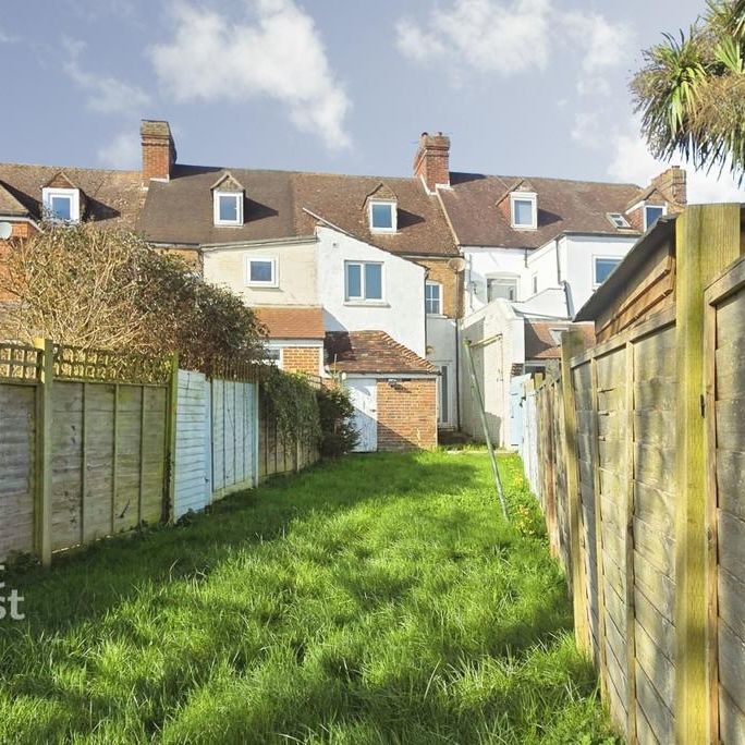 4 bedroom end of terrace house to rent - Photo 1