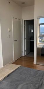 $3,750 / 2br - 990ft2 - 2B/2B/Den Vancouver 19th fl - Photo 4