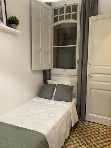 Carrer del Consell de Cent, Barcelona, Catalonia 08011 - Photo 3