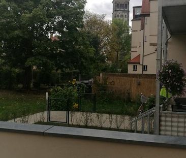 2-Raum-Wohnung mit Balkon und Treppe zu kleiner eigenen Wiese - Photo 1