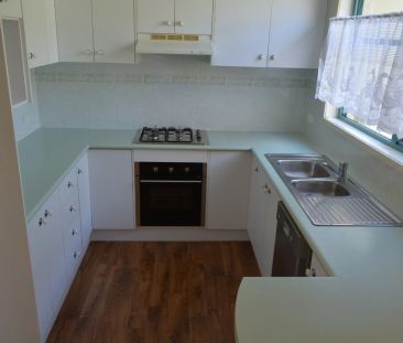 Light-Filled Three-Bedroom Townhouse in Peaceful Leura Location! - Photo 1