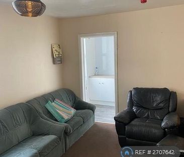 1 bedroom in a house share to rent - Photo 2