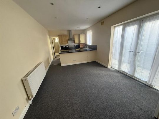 2 bedroom maisonette to rent - Photo 1