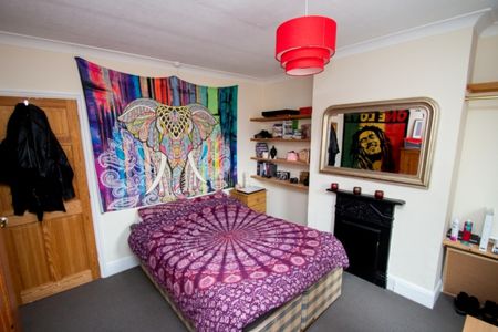 5 Bed Student house in Heart of Winton - SEE VIDEO TOUR - Photo 4