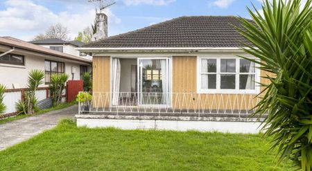 4-Bedroom Home with Spacious Section - Photo 3