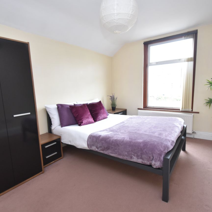 2 bed flat to rent in Malefant Street, Cathays, CF24 - Photo 1