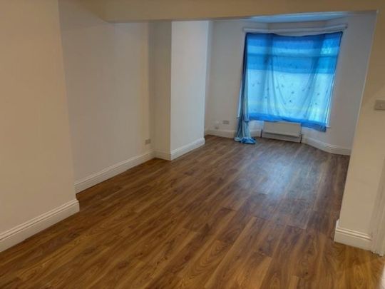 2 Bedroom House - Terraced To Let - Photo 1