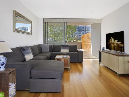 Stunning Double-Storey Apartment in the Heart of the CBD - Photo 5