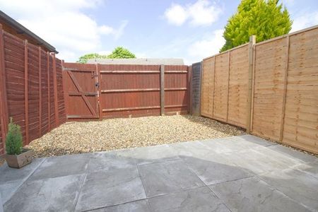 2 bedroom end of terrace house to rent - Photo 3