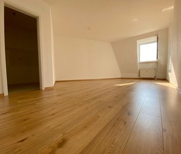 Helle 2-Zimmer-Dachgeschosswohnung in Leipzig-Mölkau - inklusive TG... - Photo 2