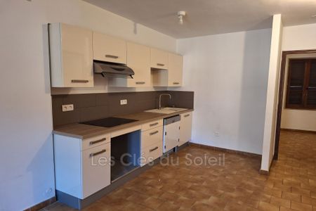 Location maison 3 chambres 83 m² Le Revest-les-Eaux - Photo 4