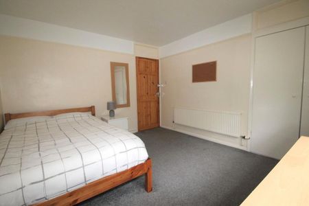 3 bedroom apartment to rent - Photo 3