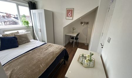 5 double Bedroom student house in a fantastic location - Photo 4