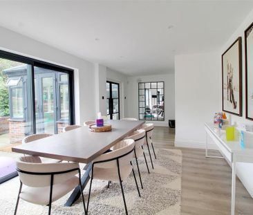 4 bedroom detached house to rent - Photo 3