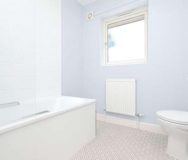 North Side Court, The Cardinals, Tongham, Farnham, GU10 - Photo 1