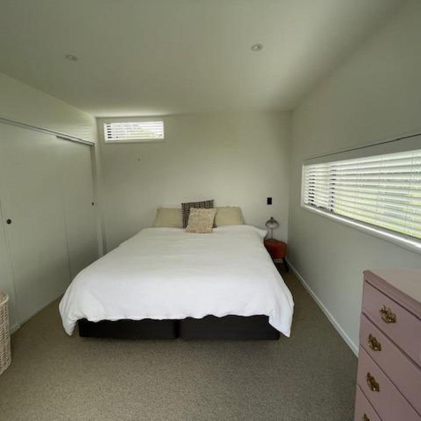 Charming country living with stunning views - Photo 1