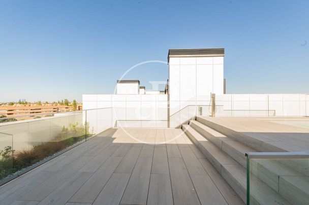 Triplex penthouse for rent in La Finca - Photo 1