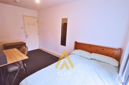 5 bedroom terraced house to rent - Photo 4