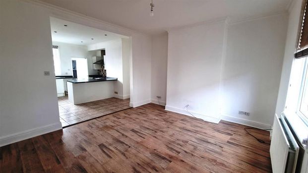 2 bedroom end of terrace house to rent - Photo 1