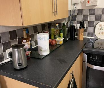 4 bedroom private hall to rent - Photo 2