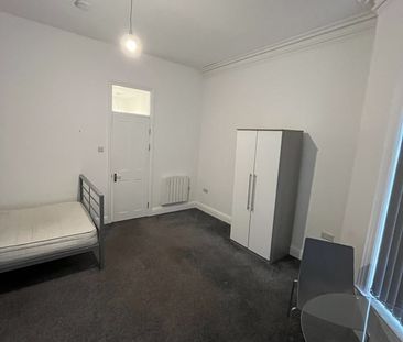 Studio Flat, Wood Road, M16 - Photo 5