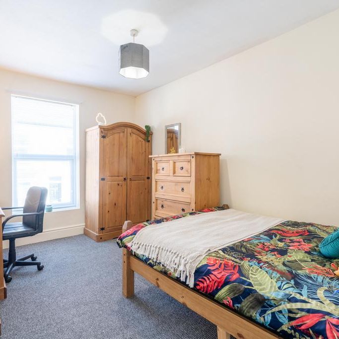 6 bedroom terraced house to rent - Photo 1