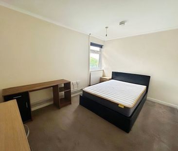 One-Bedroom Apartment - Photo 2