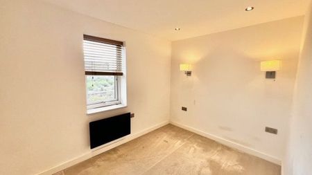 Crescent House, Rugby, CV21 - Photo 2