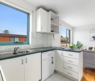 Sun-Drenched Sanctuary in Prime St Kilda West - Photo 2